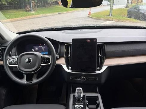 Used 2025 Volvo XC90 B5 Core AWD/4WD image 5