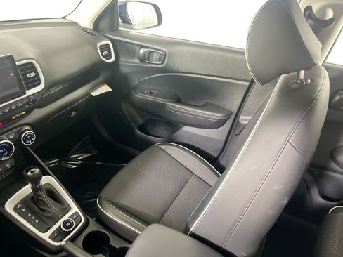 Used 2023 Hyundai Venue Limited image 23