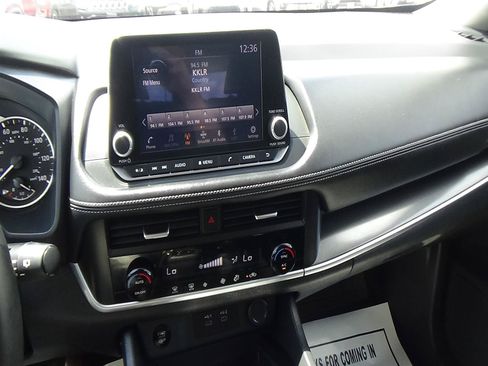 Used 2025 Nissan Rogue SV FWD image 24