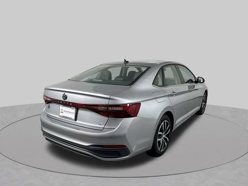Used 2025 Volkswagen Jetta SE FWD image 34