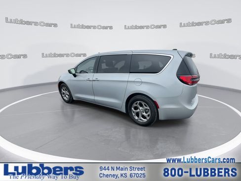 Used 2024 Chrysler Pacifica Limited FWD image 6