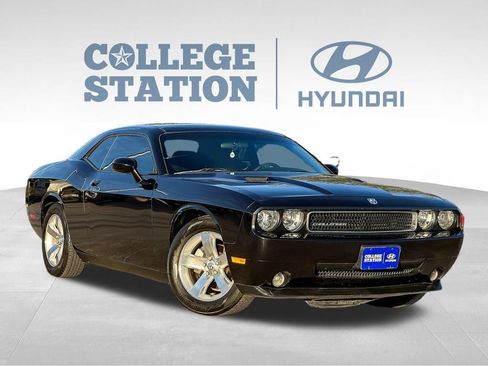 Used 2009 Dodge Challenger SE image 3