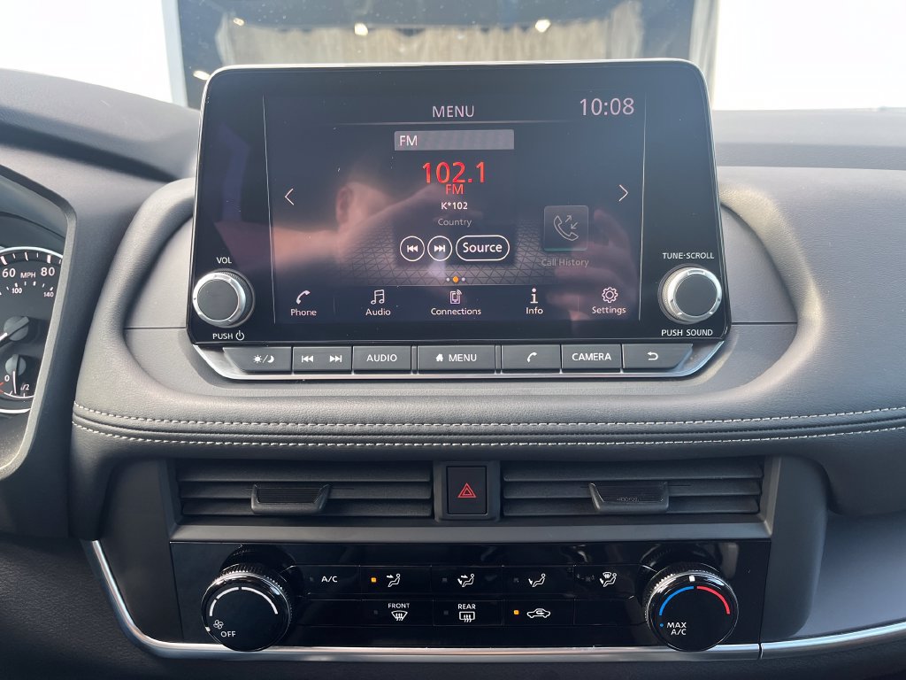 Used 2025 Nissan Rogue S AWD/4WD image 19