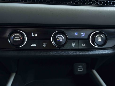 Used 2025 Honda HR-V LX image 31