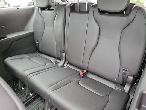 New 2026 Kia Carnival SX w/ SX Dark Edition Package image 8