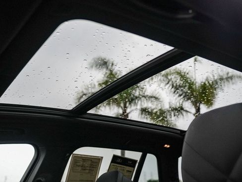 Used 2024 BMW X5 xDrive50e image 24