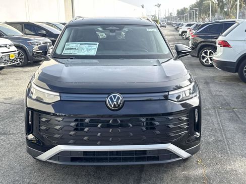 New 2026 Volkswagen Tiguan SE image 2