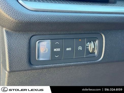 Used 2024 Chevrolet Traverse LT AWD/4WD image 25