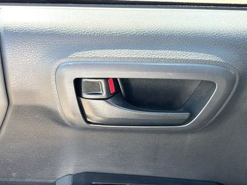 Used 2023 Toyota Tacoma SR5 AWD/4WD image 9