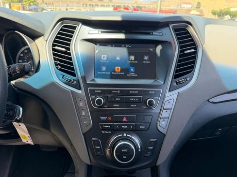 Used 2017 Hyundai Santa Fe SE FWD image 14