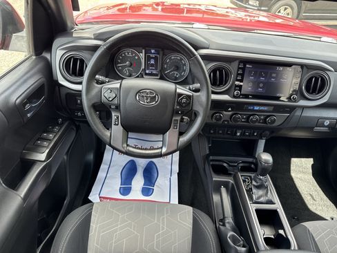 Used 2022 Toyota Tacoma TRD Off-Road w/ Technology Package AWD/4WD image 15