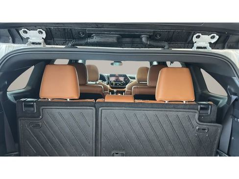 Used 2025 Toyota Highlander Platinum AWD/4WD image 23