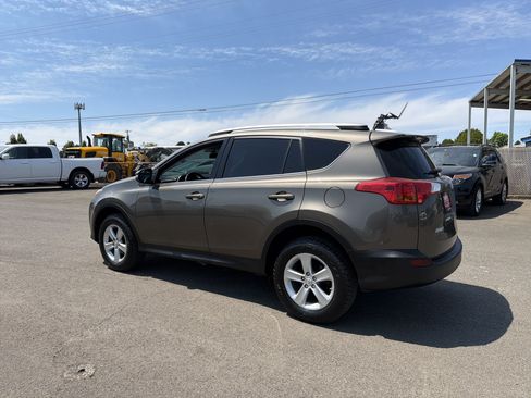 Used 2013 Toyota RAV4 XLE AWD/4WD image 3
