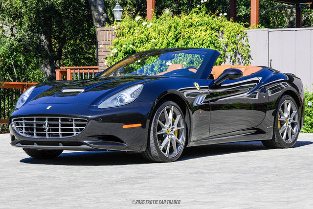 Used 2013 Ferrari California RWD image 13