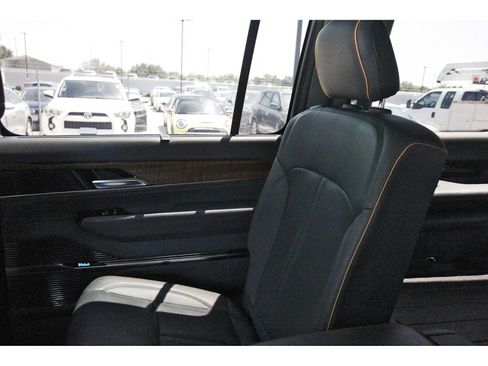 Used 2023 Jeep Grand Wagoneer Series II w/ Premium Group II AWD/4WD image 9