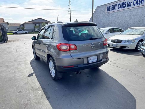 Used 2011 Volkswagen Tiguan SEL FWD image 2