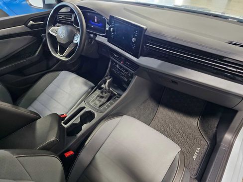 Certified 2025 Volkswagen Jetta SE image 11