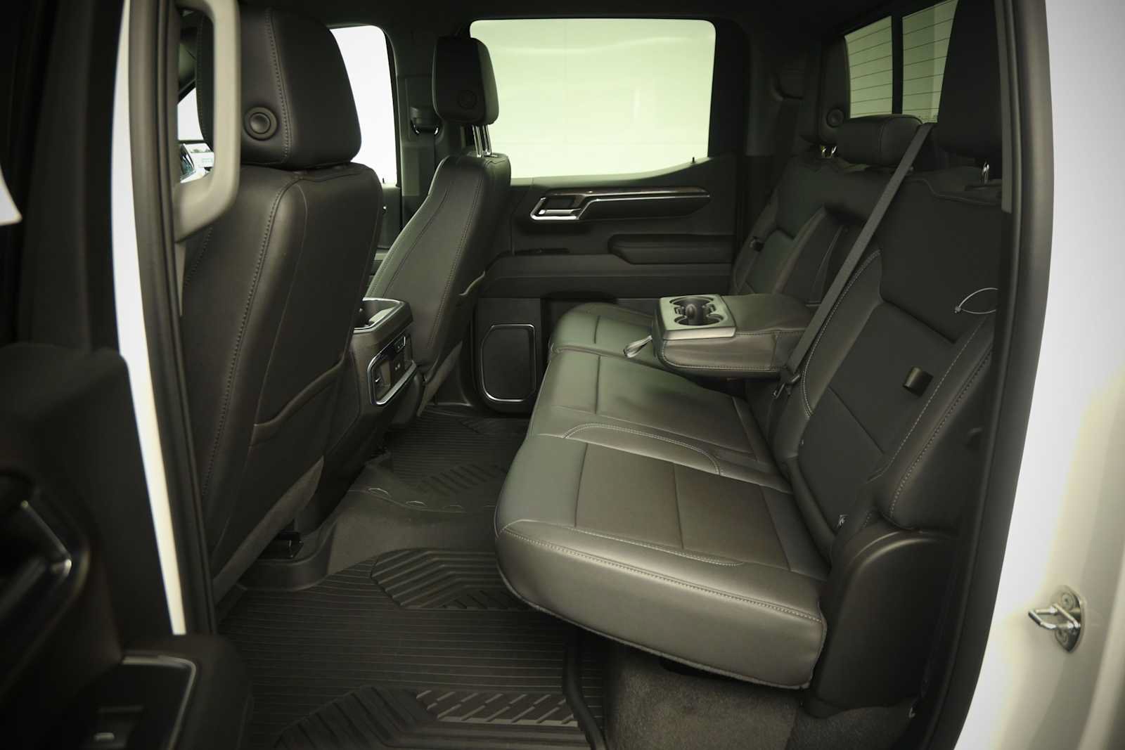 Used 2024 Chevrolet Silverado 1500 LTZ AWD/4WD image 8
