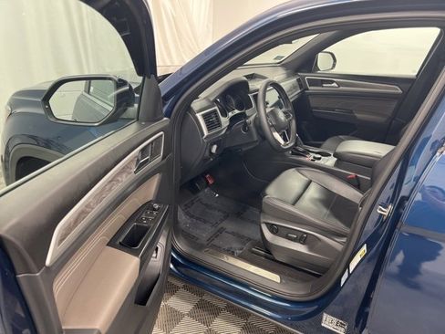 Used 2021 Volkswagen Atlas Cross Sport SE image 12