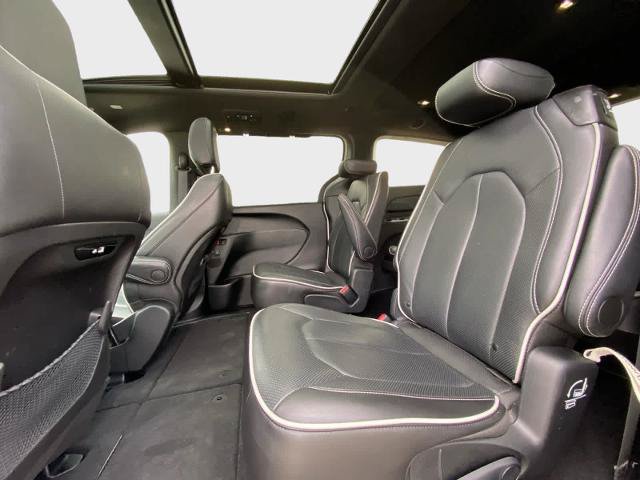 Used 2026 Chrysler Pacifica Limited FWD image 13