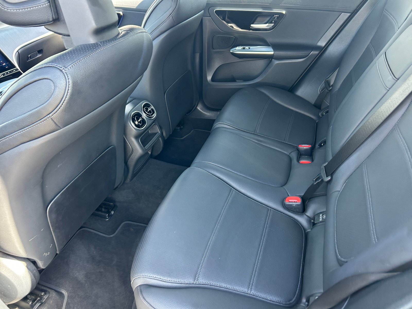 Used 2025 Mercedes-Benz GLC 300 image 17