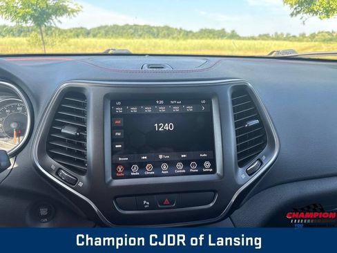Used 2020 Jeep Cherokee Trailhawk w/ Cold Weather Group AWD/4WD image 21