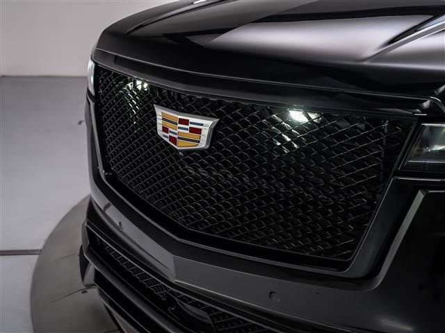 Used 2023 Cadillac Escalade ESV V w/ Heavy-Duty Trailer Package AWD/4WD image 18