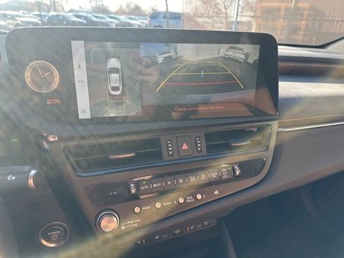 Used 2025 Lexus ES 300h w/ Luxury Package image 15