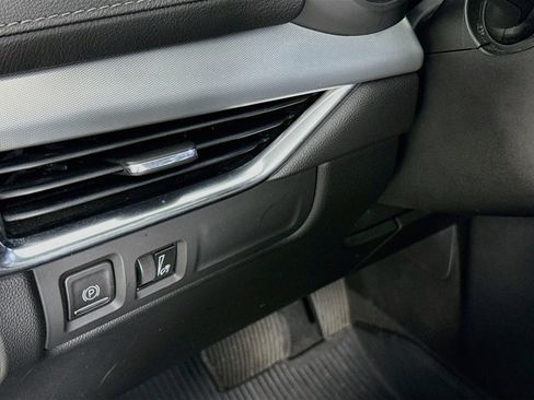Used 2021 Cadillac XT4 Premium Luxury w/ Cold Weather Package FWD image 10
