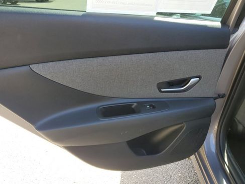 Used 2022 Hyundai Elantra Limited w/ Cargo Package image 16