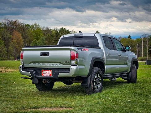Used 2023 Toyota Tacoma TRD Off-Road w/ Technology Package AWD/4WD image 3
