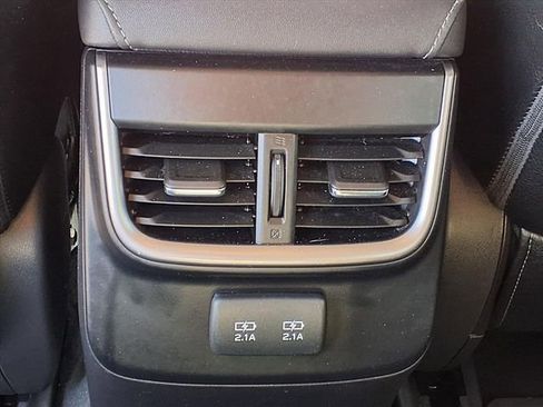 Used 2022 Subaru Outback Premium image 10