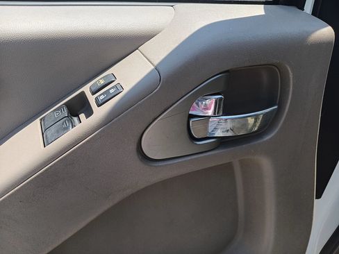 Used 2015 Nissan Frontier SV RWD image 26
