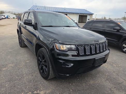 Used 2018 Jeep Grand Cherokee Altitude AWD/4WD image 4