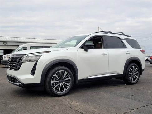New 2026 Nissan Pathfinder Platinum image 4