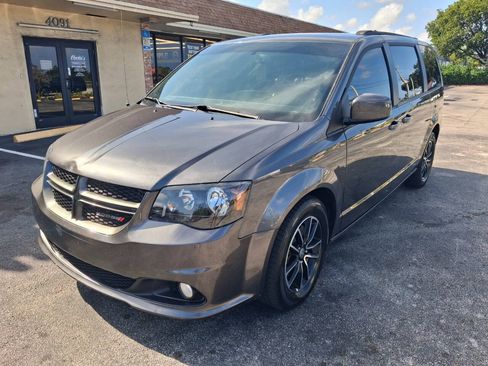 Used 2018 Dodge Grand Caravan GT FWD image 2