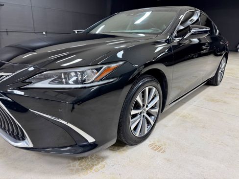 Used 2019 Lexus ES 350 Ultra Luxury w/ Premium Package image 14