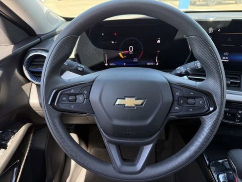 Certified 2025 Chevrolet Trax LT image 15