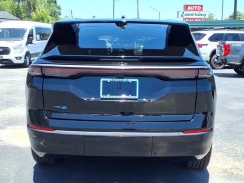 Used 2024 Jeep Wagoneer Launch Edition AWD/4WD image 17