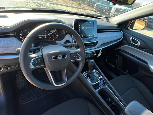 Certified 2025 Jeep Compass Sport image 24