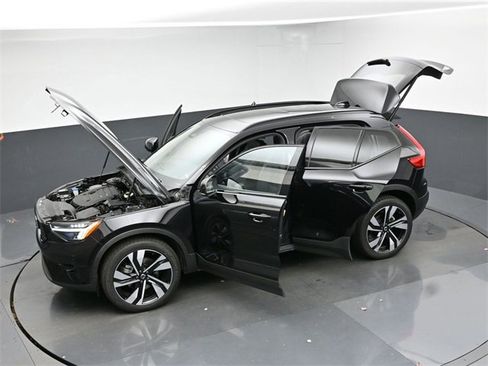 Used 2024 Volvo XC40 B5 Plus w/ Climate Package image 51