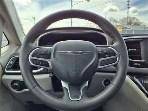 Used 2023 Chrysler Voyager LX image 26