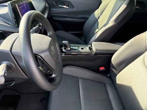 Used 2024 Toyota Prius XLE FWD image 19