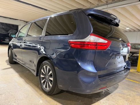 Used 2018 Toyota Sienna XLE Premium AWD/4WD image 3
