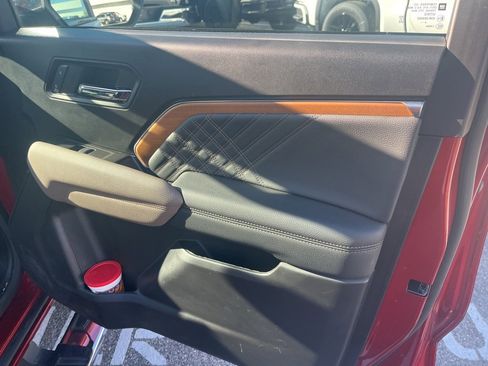 Used 2024 GMC Canyon Denali image 6