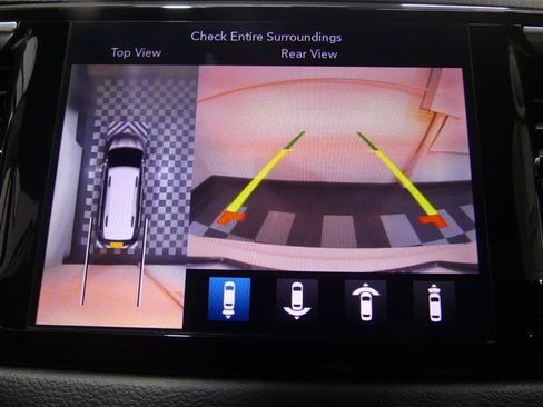 Used 2018 Chrysler Pacifica Touring-L Plus w/ Advanced Safetytec Group FWD image 12