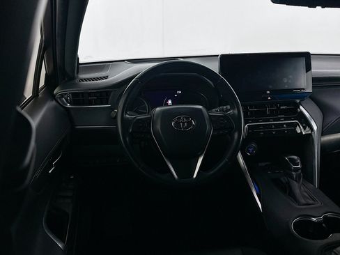 Used 2021 Toyota Venza LE image 18