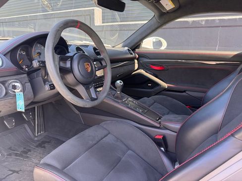 Certified 2022 Porsche 718 Cayman GT4 image 4