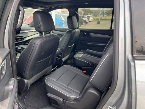 Used 2025 Buick Enclave Sport Touring image 10