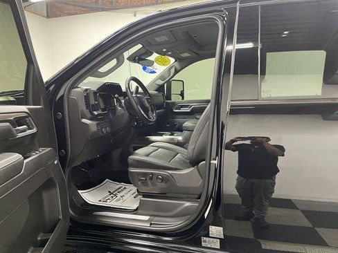 Used 2025 Chevrolet Silverado 2500 LTZ w/ LTZ Plus Package AWD/4WD image 7